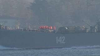 Rus savaş gemisi İstanbul Boğazı'ndan geçti! Askerlerin görüntüsü dikkat çekti