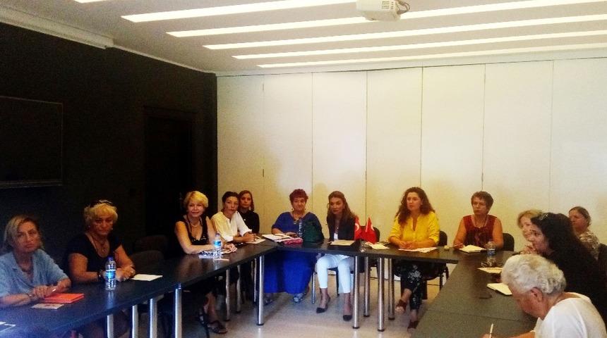 Pandemi kadınların iş y&uuml;k&uuml;n&uuml; arttırdı