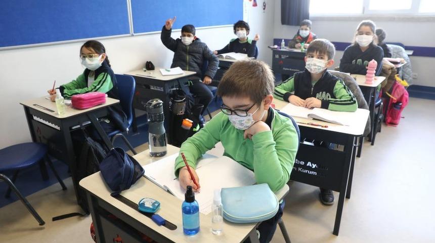 G&uuml;venli y&uuml;z y&uuml;ze eğitim i&ccedil;in kilit 'iyi havalandırma'