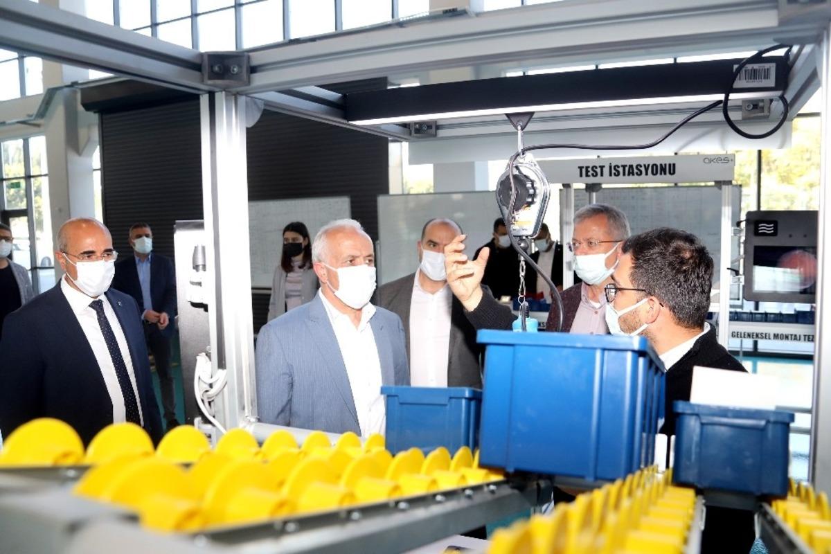 Başkan G&uuml;ltak, Model Fabrikayı gezdi