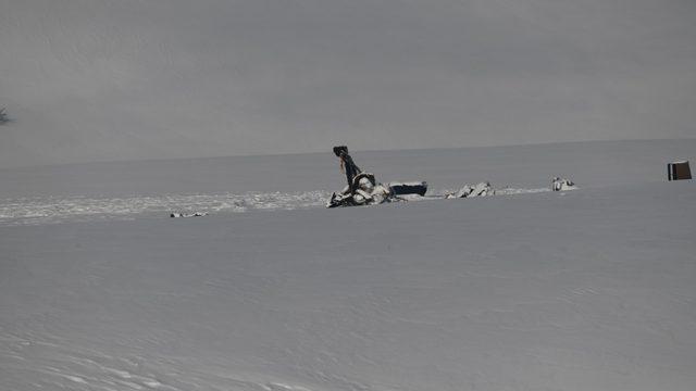 Helikopter enkazına ilk ulaşan vatandaş: Şehidi karlar altından çıkardım