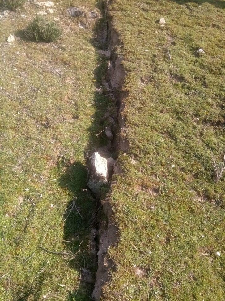 Maden firmasının çalışmaları sonucu arazisi göçen şahıs yetkililerden yardım istedi G3