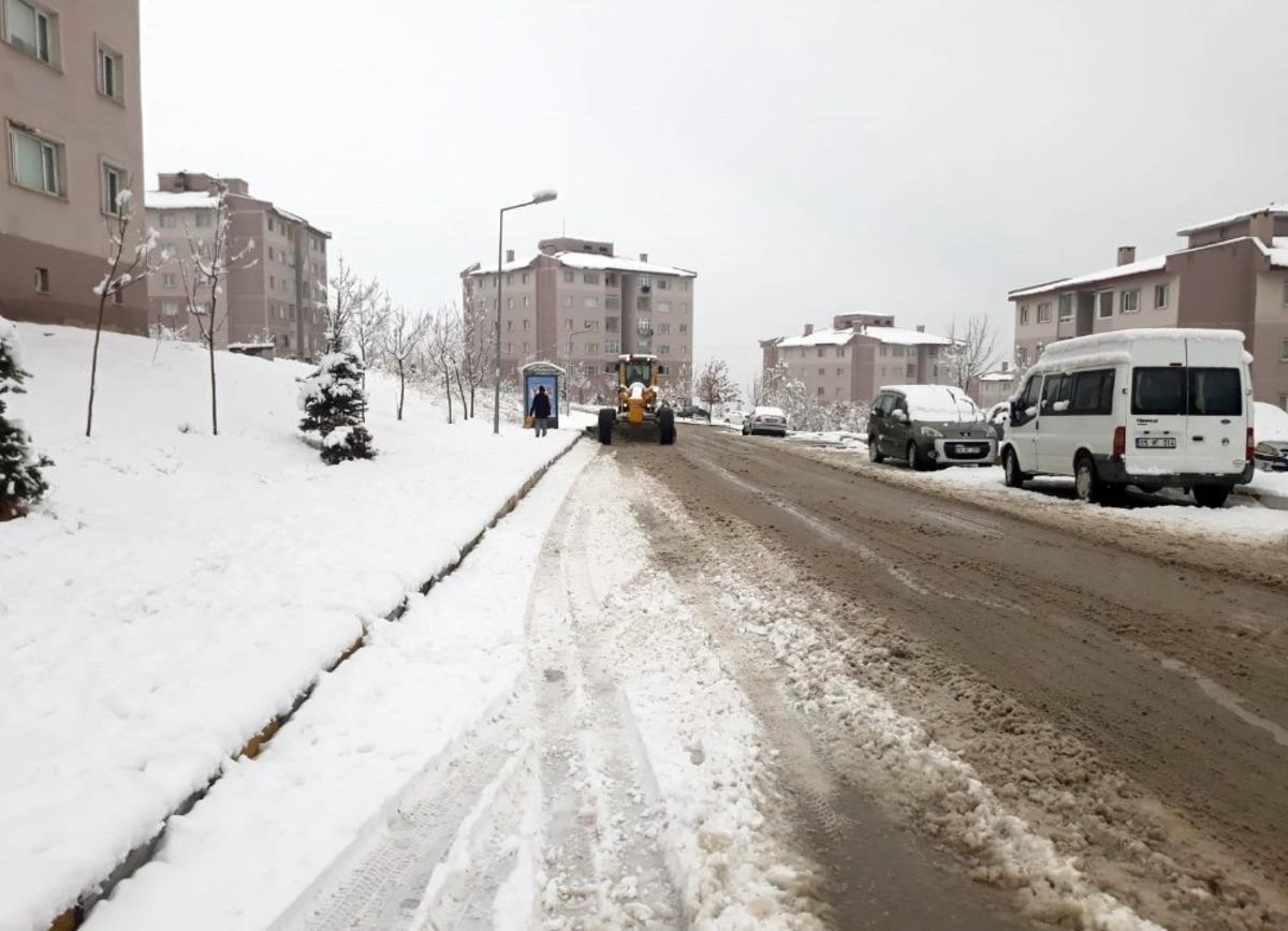 Van&rsquo;da karla m&uuml;cadele &ccedil;alışmaları s&uuml;r&uuml;yor