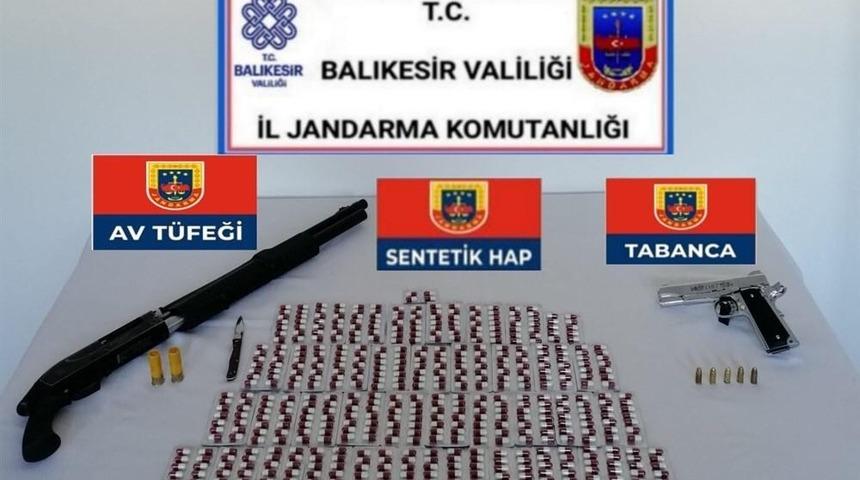 Karesi il&ccedil;esinde 3 ş&uuml;pheliye uyuşturucu operasyonu