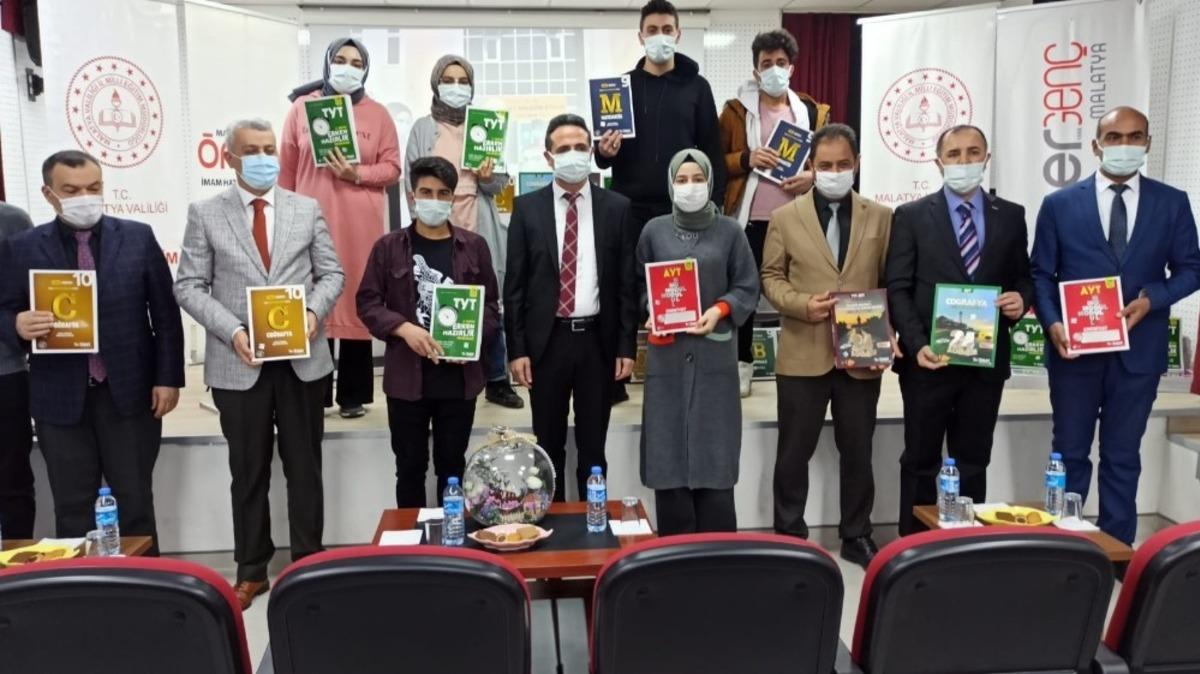 &Ouml;ğrencilere kitap desteği
