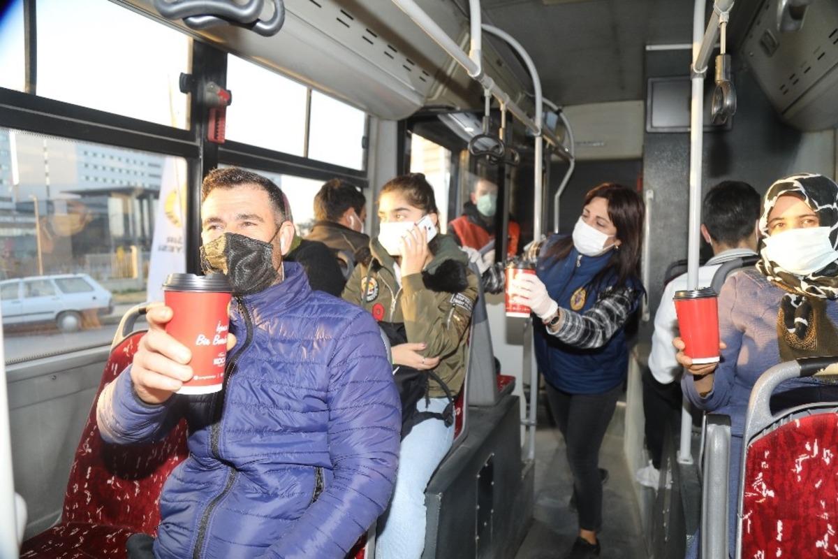 Y&uuml;reğir Belediyesinden sıcak &ccedil;orba ikramı