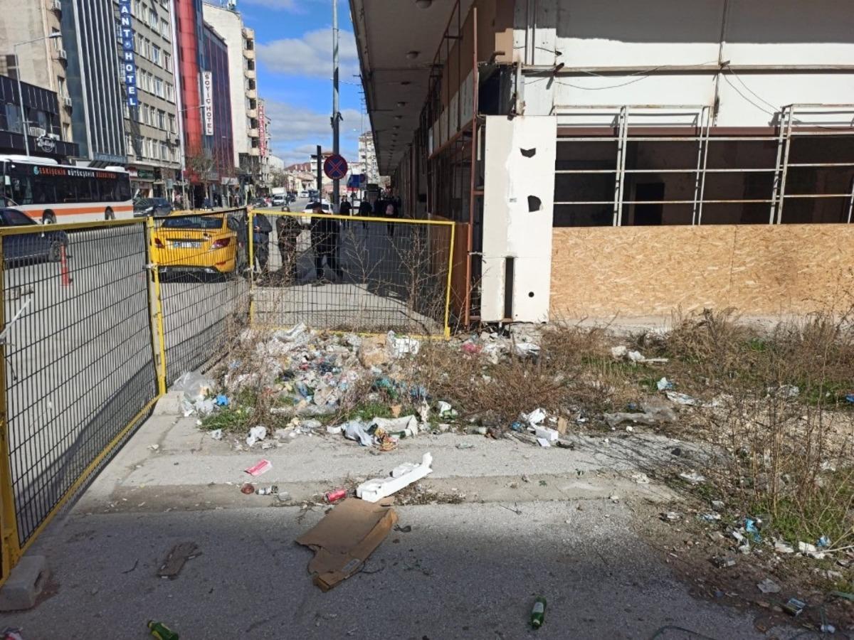 &Ccedil;itle &ccedil;evrili yer &ccedil;&ouml;pl&uuml;k olarak kullanılıyor