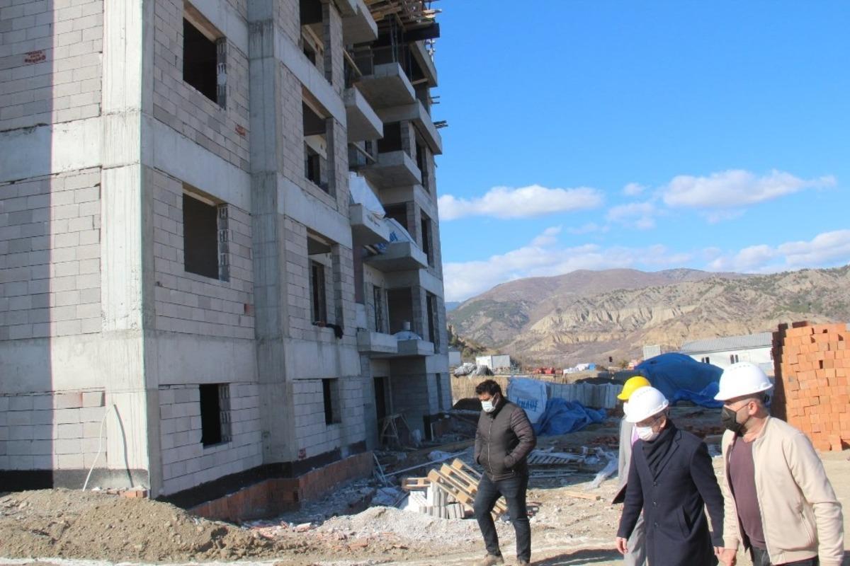Cumhurbaşkanı Erdoğan&rsquo;ın m&uuml;jdelediği TOKİ konutlarında &ccedil;alışmalar s&uuml;r&uuml;yor