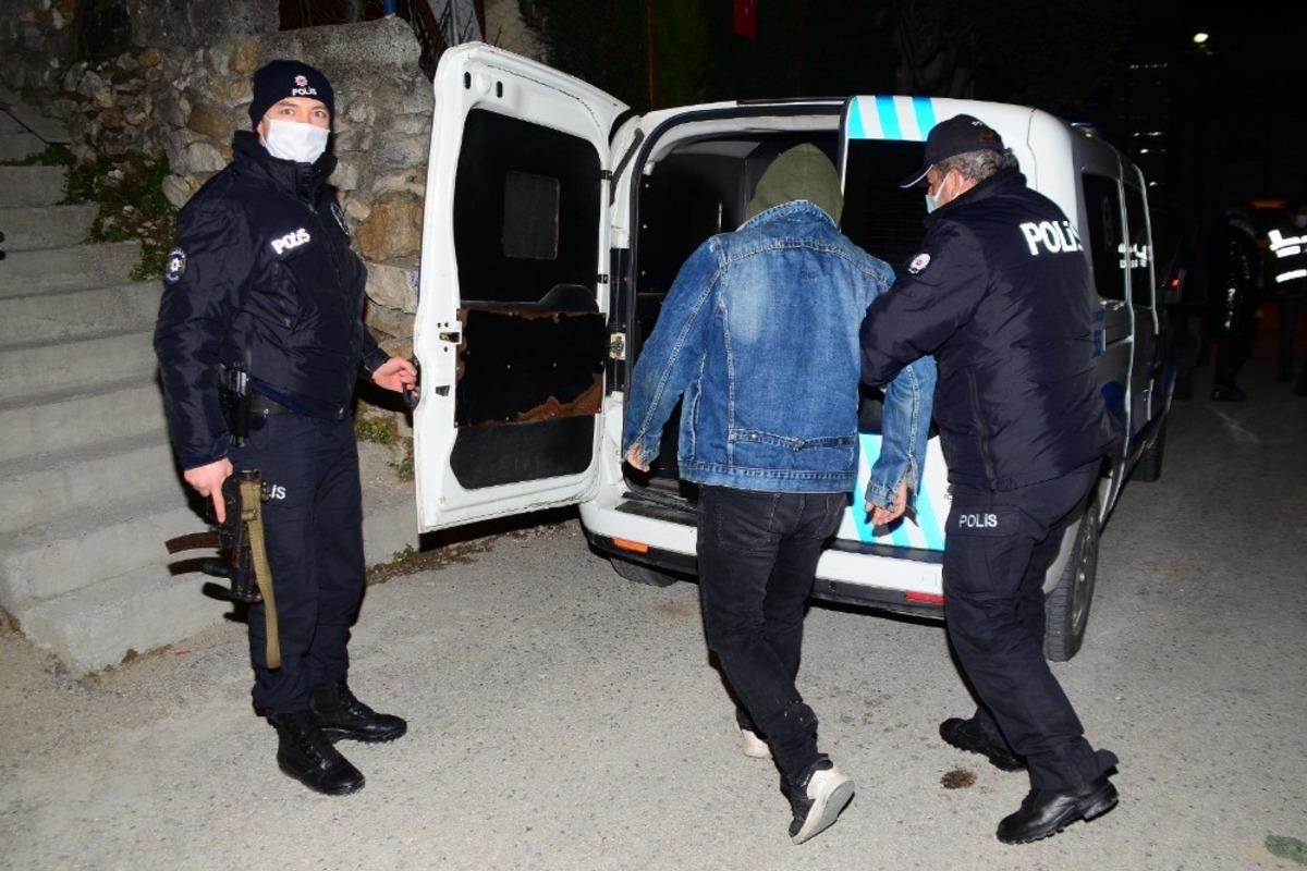 Kocaeli&rsquo;de &ccedil;eşitli su&ccedil;lardan aranan 18 şahıs yakalandı