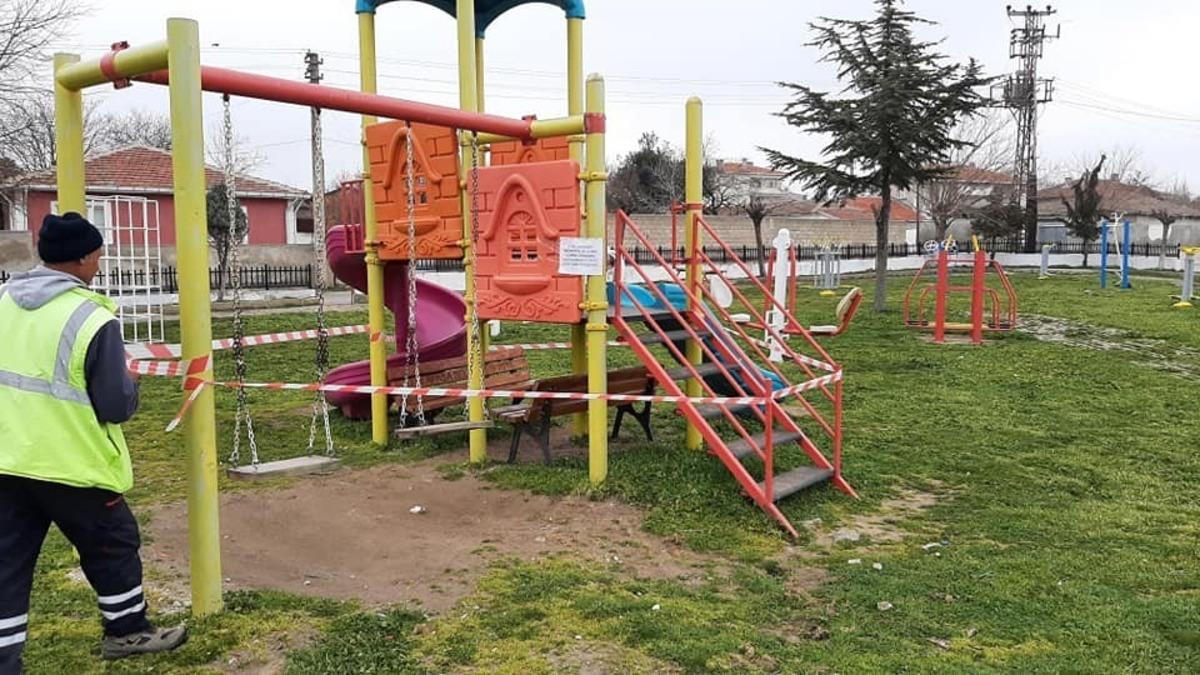 K&ouml;y karantinaya alındı, oyun parkları ve spor alanları kapatıldı