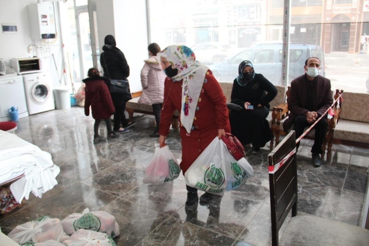 Van Umut Kervanı&rsquo;ndan 510 aileye gıda yardımı