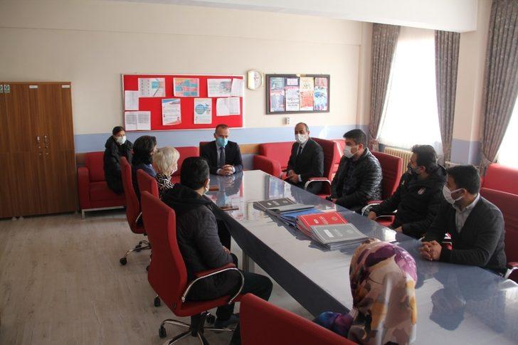 Ağrı Milli Eğitim Müdürü Tekin, Patnos ilçesindeki okullarda incelemelerde bulundu G2