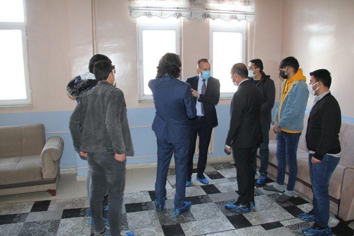 Ağrı Milli Eğitim Müdürü Tekin, Patnos ilçesindeki okullarda incelemelerde bulundu G3