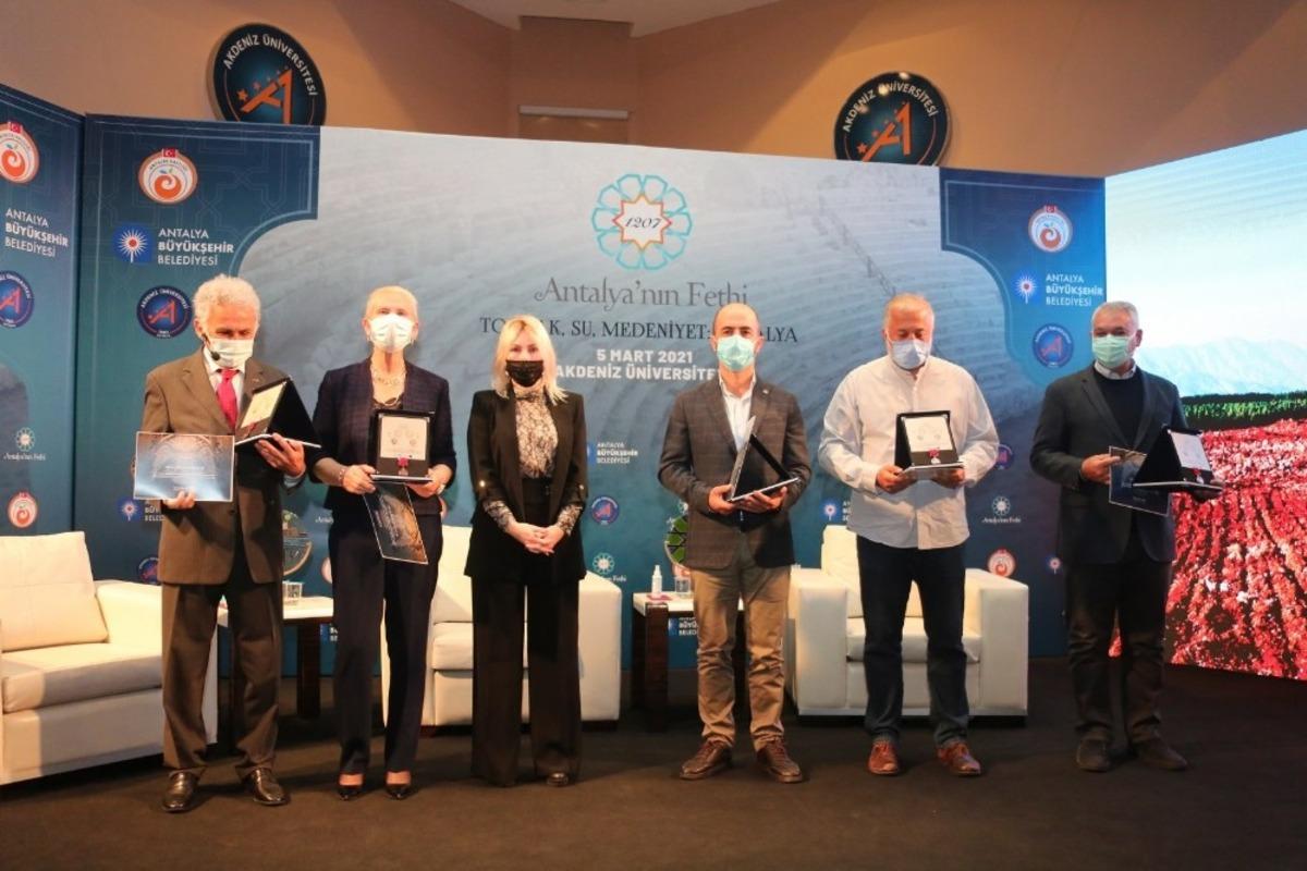 Antalya&rsquo;nın Fethi&rsquo;nin 814. yılı kutlamaları kapsamında &lsquo;Toprak, Su, Medeniyet: Antalya&rsquo; Paneli