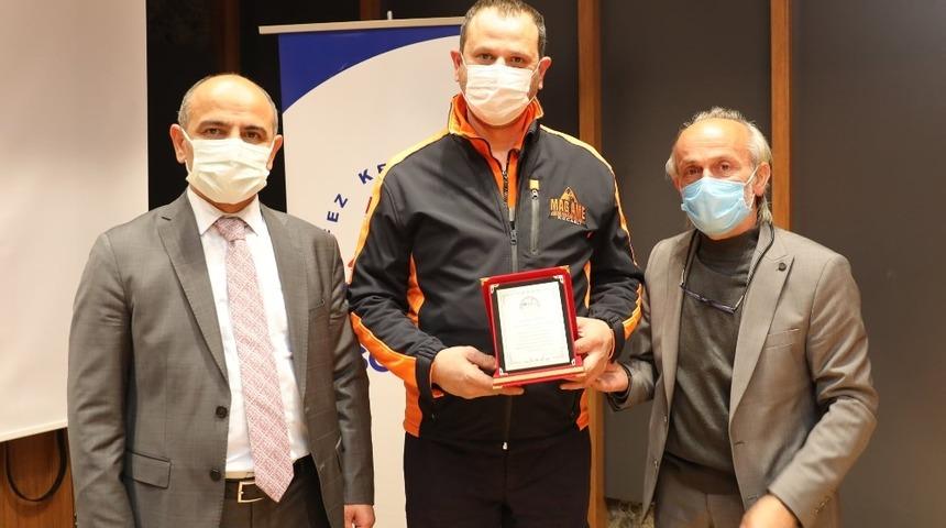 Başkan S&ouml;ğ&uuml;t afet g&ouml;n&uuml;ll&uuml;leriyle buluştu