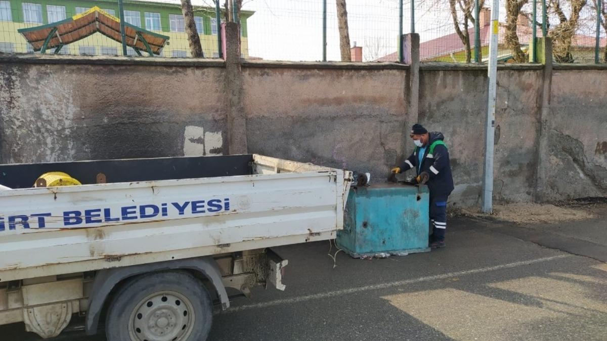 Siirt&rsquo;te &ccedil;&ouml;p konteynerleri onarılıyor