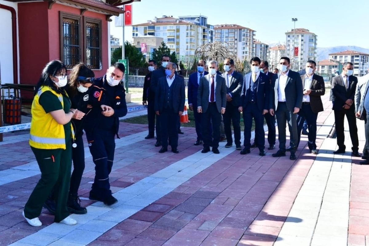 Yeşilyurt&rsquo;ta ger&ccedil;eğini aratmayan deprem tatbikatı