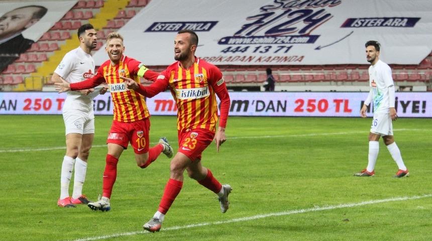 İlhan Parlak 3.gol&uuml;n&uuml; attı