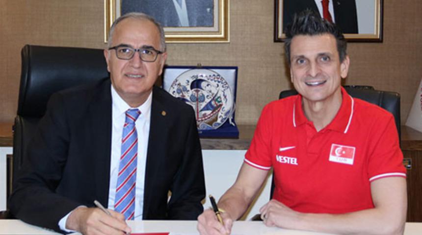 Giovanni Guidetti 4 yıl daha Filenin Sultanları ile olacak