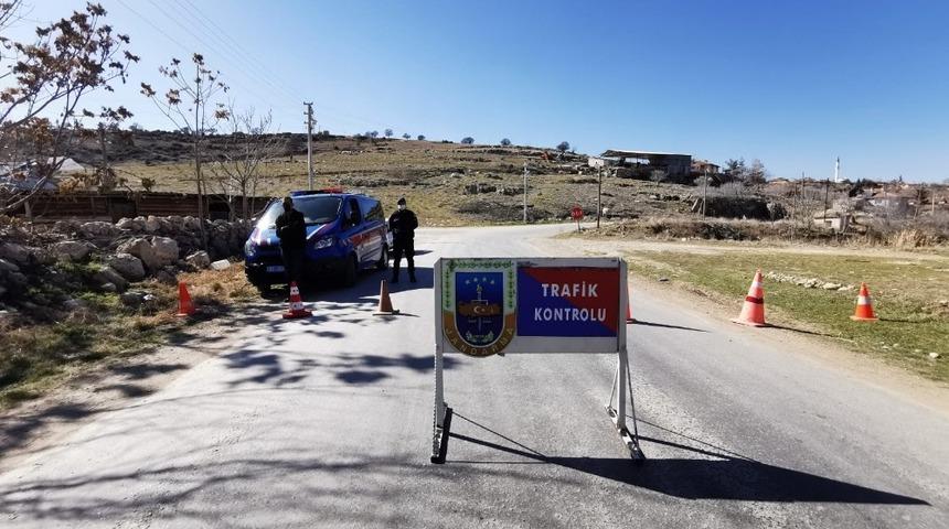 Dinar&rsquo;da 300 n&uuml;fuslu k&ouml;y korona karantinasına alındı