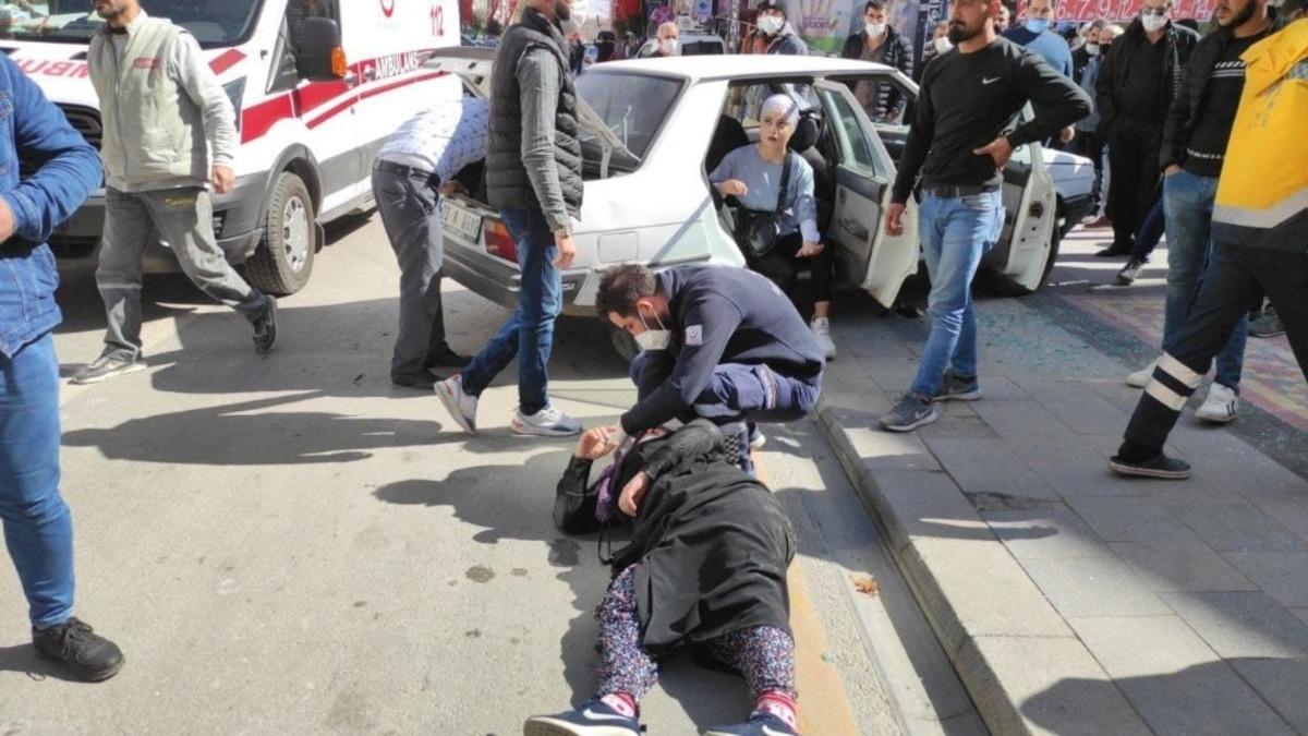 Otomobil ile motosiklet &ccedil;arpıştı: 3 yaralı