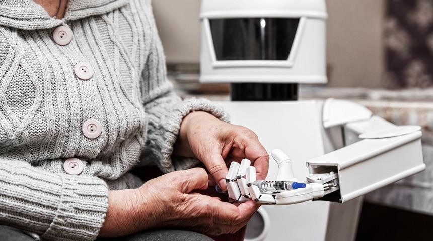 Barselona, yaşlılar için robot bakıcıları deniyor