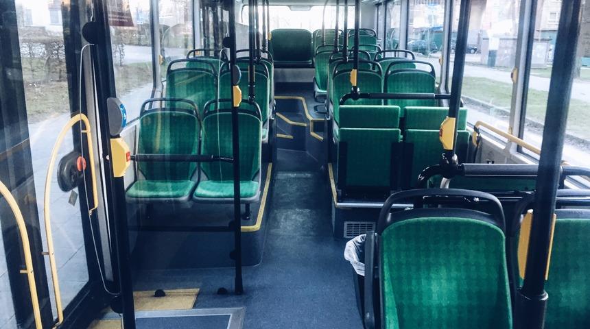 İsveç'te baltalı bir kişi Müslümanları tehdit etti