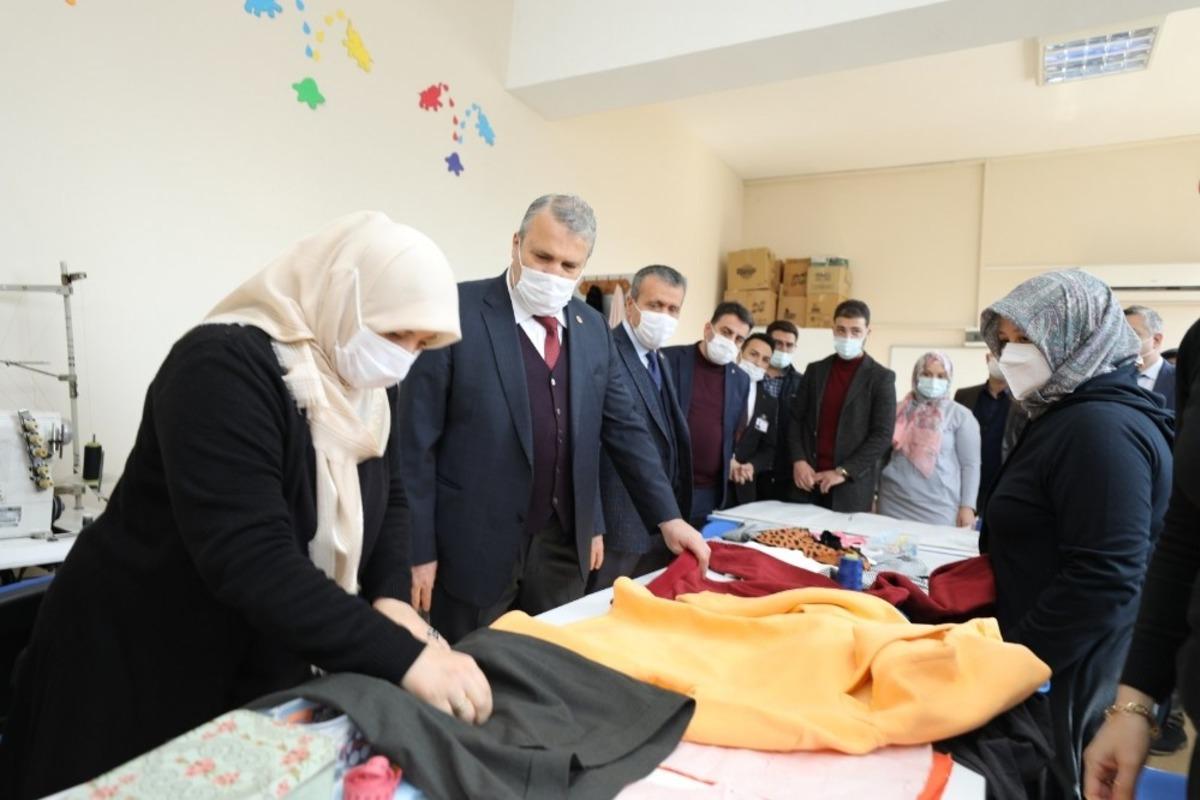 Başkan &Ccedil;er&ccedil;i kursiyerlerle buluştu