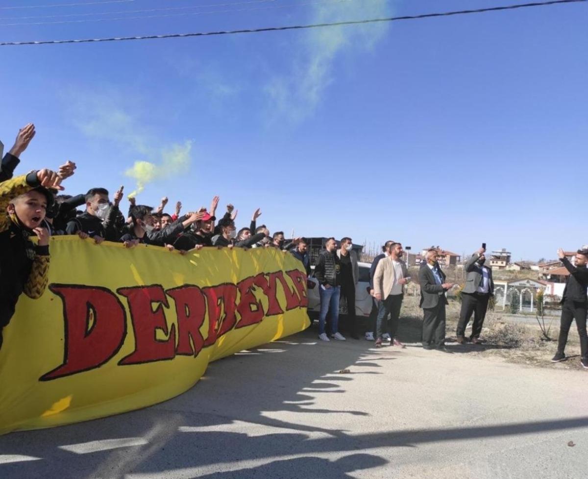 Denizlispor ma&ccedil;ı &ouml;ncesi taraftardan Yeni Malatyaspor&rsquo;a moral
