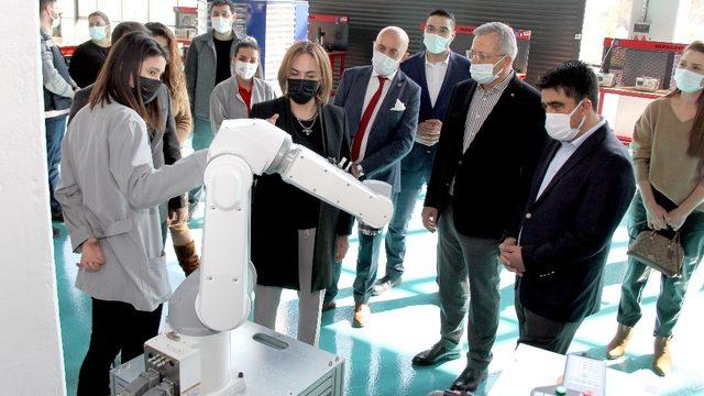Milletvekili Yılmaz ve İl Başkanı Ercik Model Fabrikayı inceledi