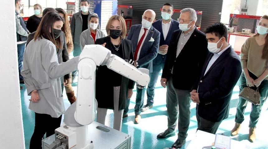 Milletvekili Yılmaz ve İl Başkanı Ercik Model Fabrikayı inceledi