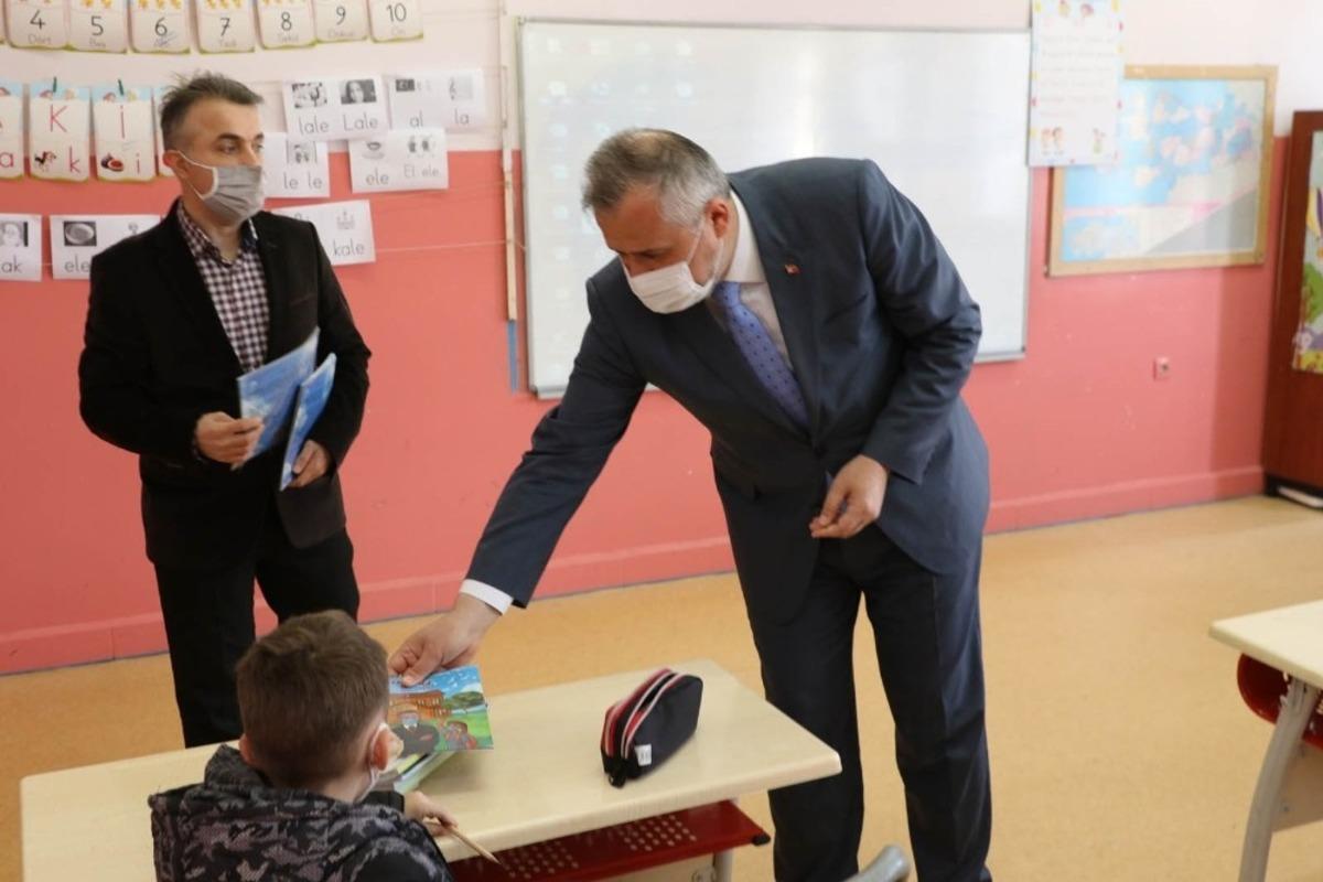 &ldquo;Başkan amca ile k&uuml;&ccedil;&uuml;k kahramanlar iş başında&rdquo;