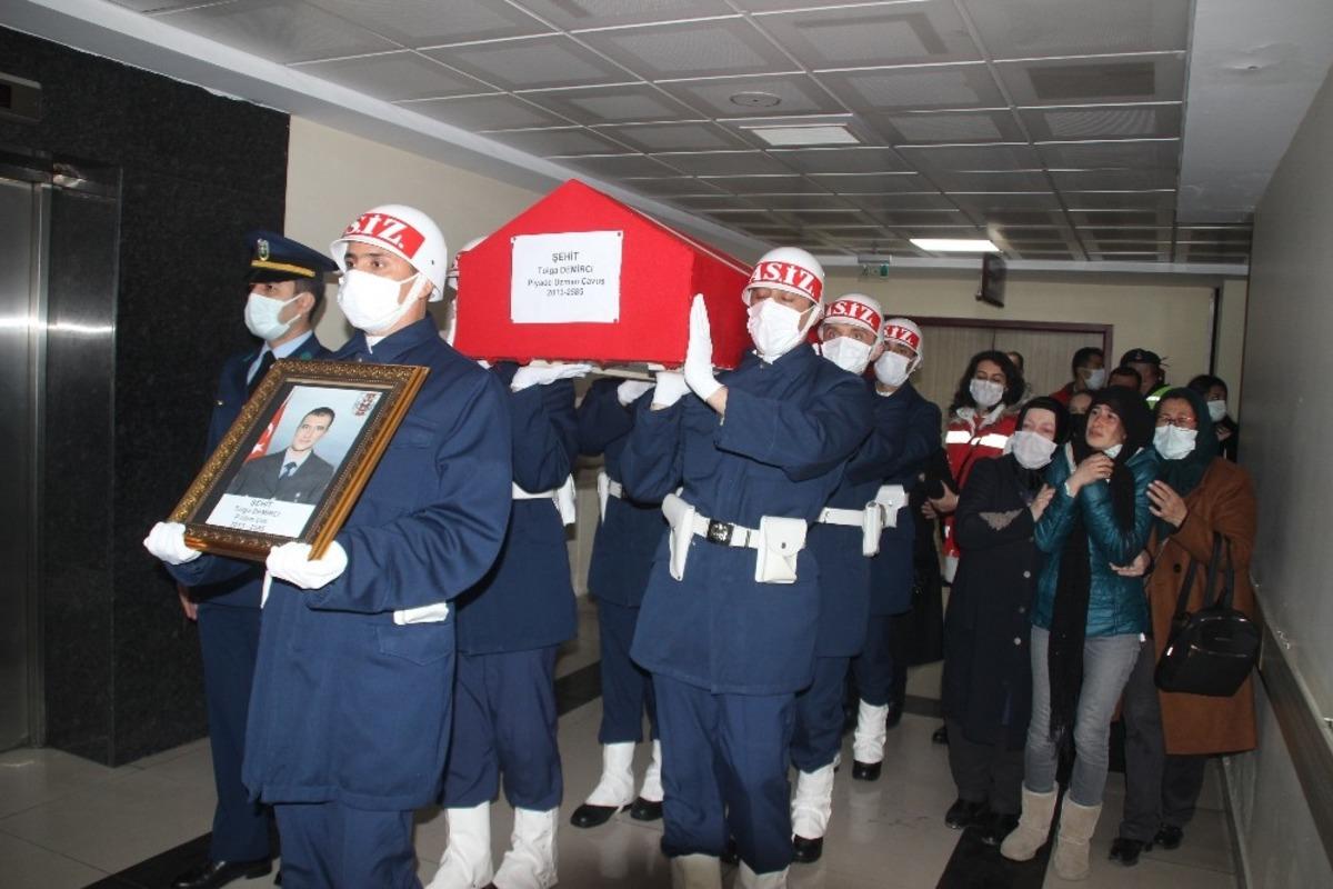 Şehidin kız kardeşi: &ldquo;Anne, ağabeyim morgda &uuml;ş&uuml;r&rdquo;