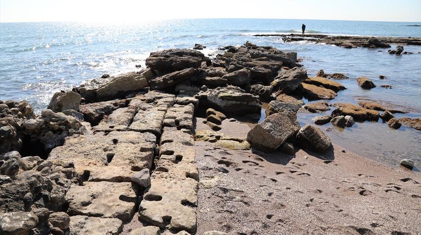 Deniz suyunun çekilmesiyle antik kentin limanının bir kısmı ortaya çıktı