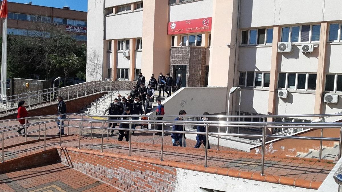 İki g&uuml;venlik g&ouml;revlisini yaralayan baba ve oğlu tutuklandı