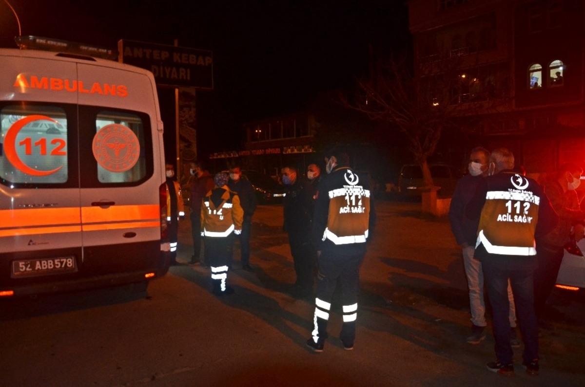 Ambulans ile ticari taksi &ccedil;arpıştı: 1 yaralı