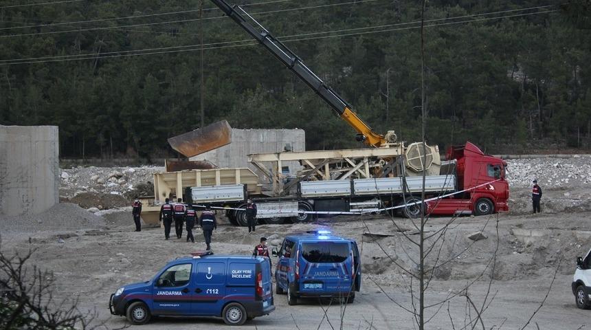 Üzerine çıktığı kamyondan düşen vinç operatörü hayatını kaybetti