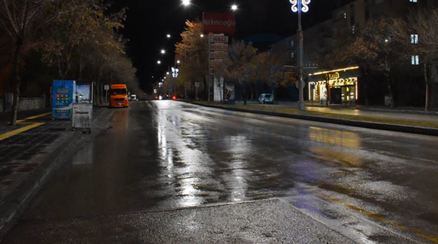 Muş, Nevşehir, Niğde ve Ordu'da hafta sonu sokağa &ccedil;ıkma yasağı var mı?