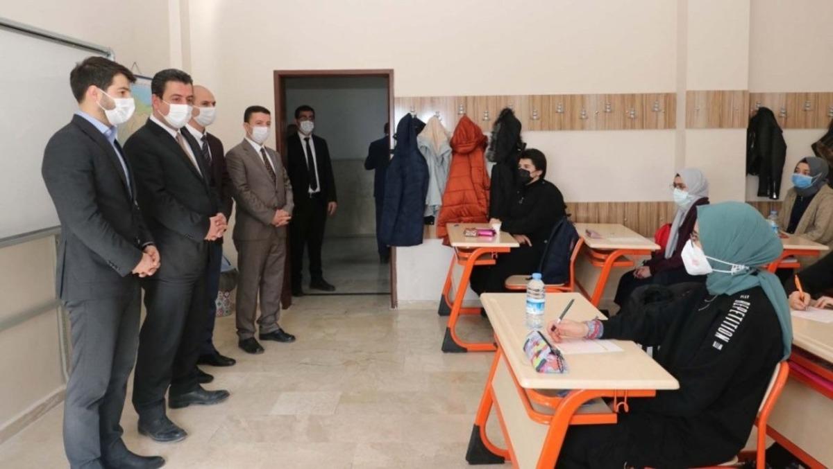 Dereceye giren &ouml;ğrenciler &ouml;d&uuml;llendirilecek