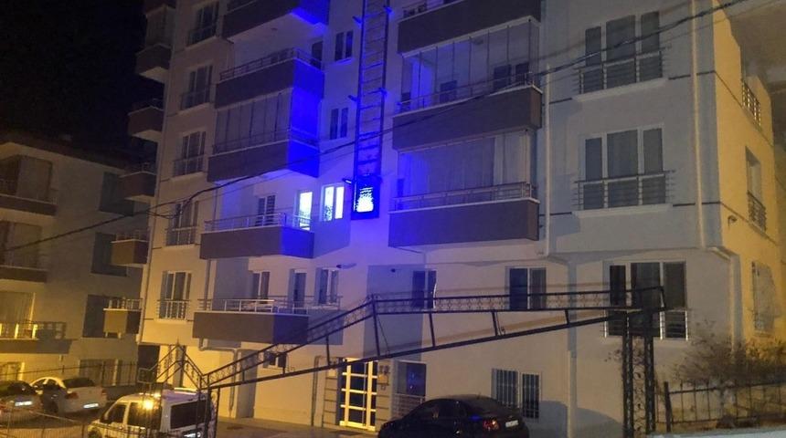 &Ccedil;&ouml;p d&ouml;kme kavgasında 16 yaşındaki kardeşini 11 yerinden bı&ccedil;aklayarak &ouml;ld&uuml;rd&uuml;