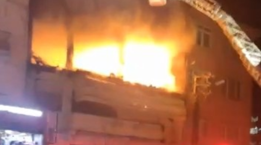 Kıraathane alev alev yandı! Patlama sesleri mahalleliyi ayağa kaldırdı