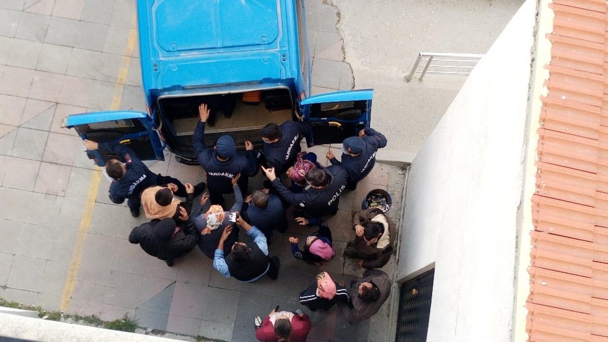 Adliye bah&ccedil;esinde gergin anlar