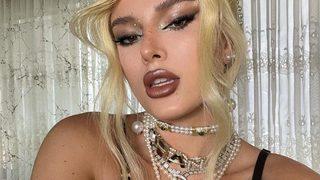 Bella Thorne, yeni single'ını sutyensiz dans ederek duyurdu