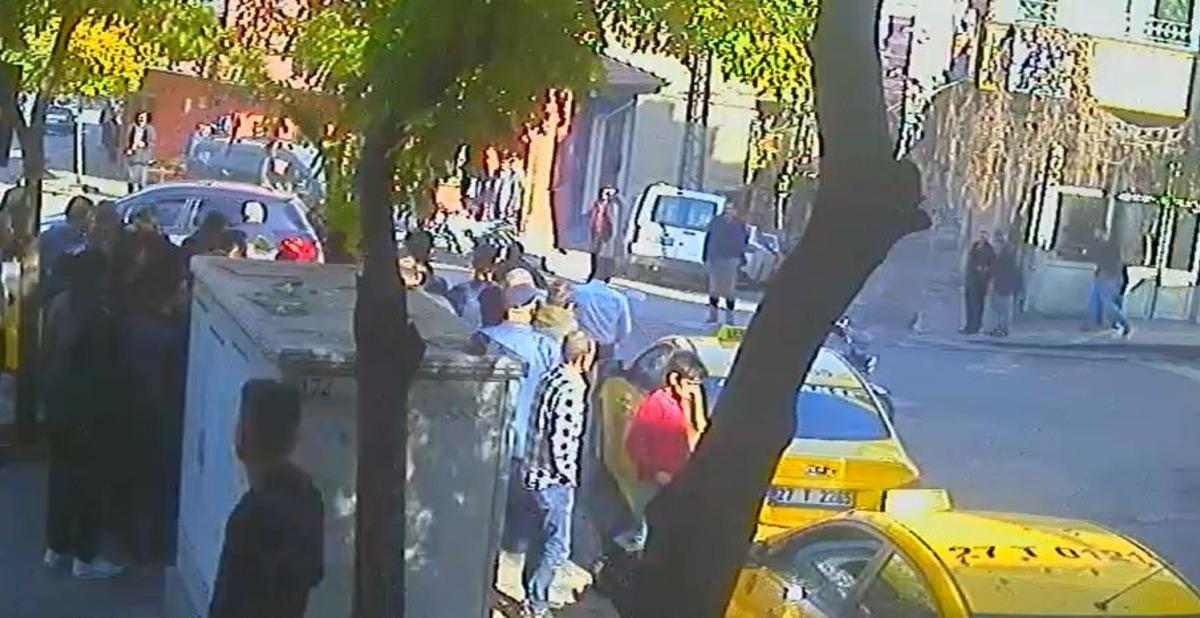 Kurşun yağmuruna tuttuğu arkadaşının &ouml;l&uuml;m&uuml;n&uuml; seyretti