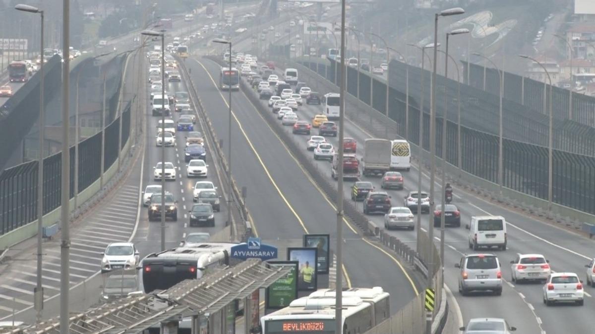 İstanbul&rsquo;da kısıtlamasız ilk Cumartesi&rsquo;de trafik yoğunluğu arttı