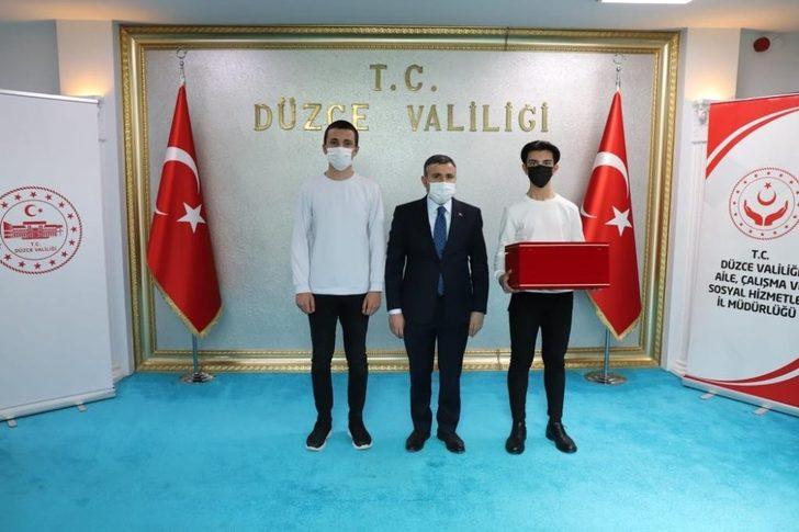 Sakarya’dan teslim alınan Bayrak Bolu’ya uğurlandı G3