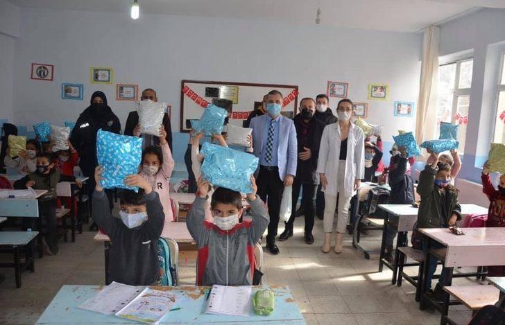 Şehit polis memuru Şahin Altmış adına kütüphane açıldı G2