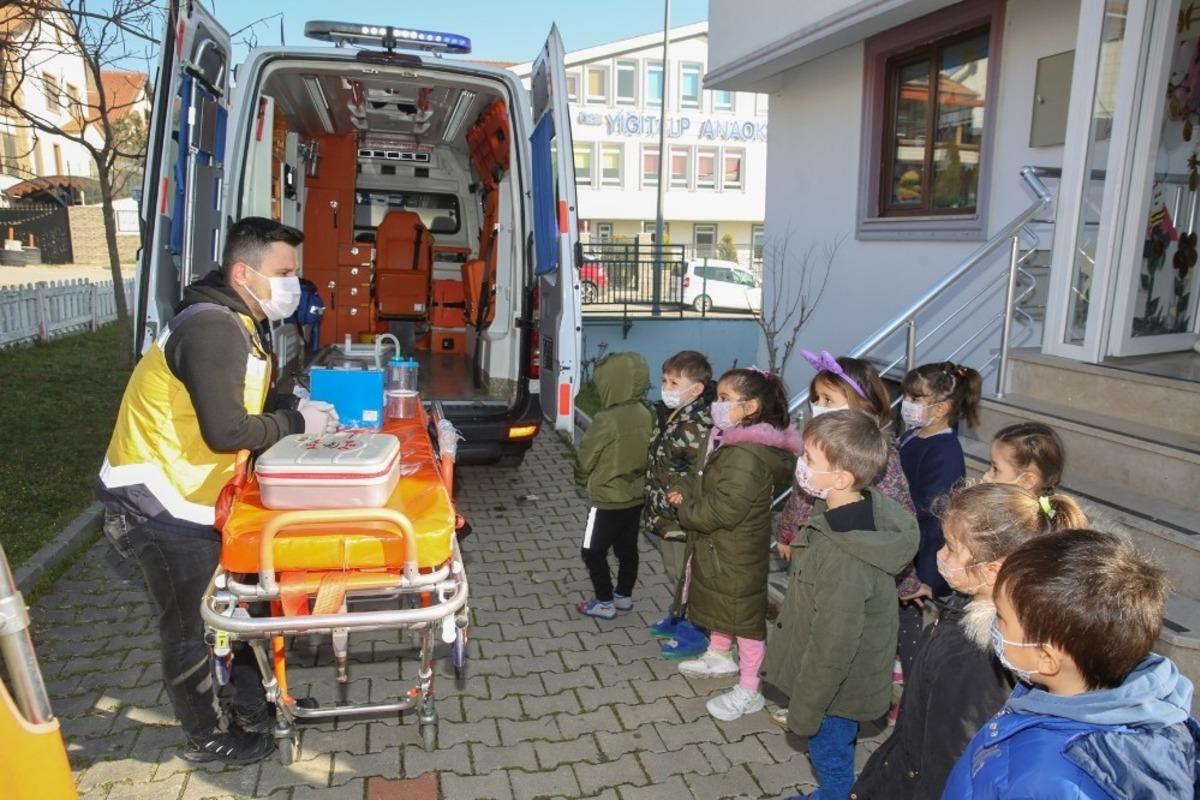 &Ccedil;ocuklara ambulans hizmetleri tanıtıldı