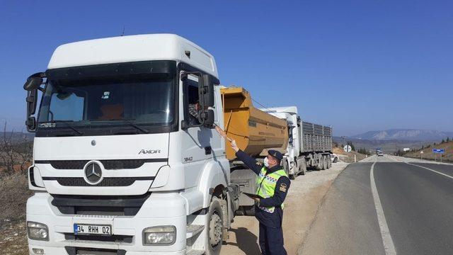 Jandarmadan hız ve takograf denetimi