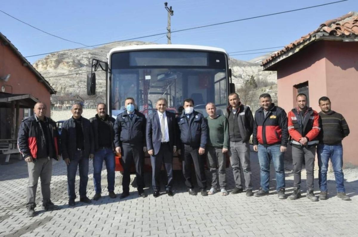 İBB, Sivas&rsquo;ın G&uuml;r&uuml;n belediyesine otob&uuml;s hediye etti